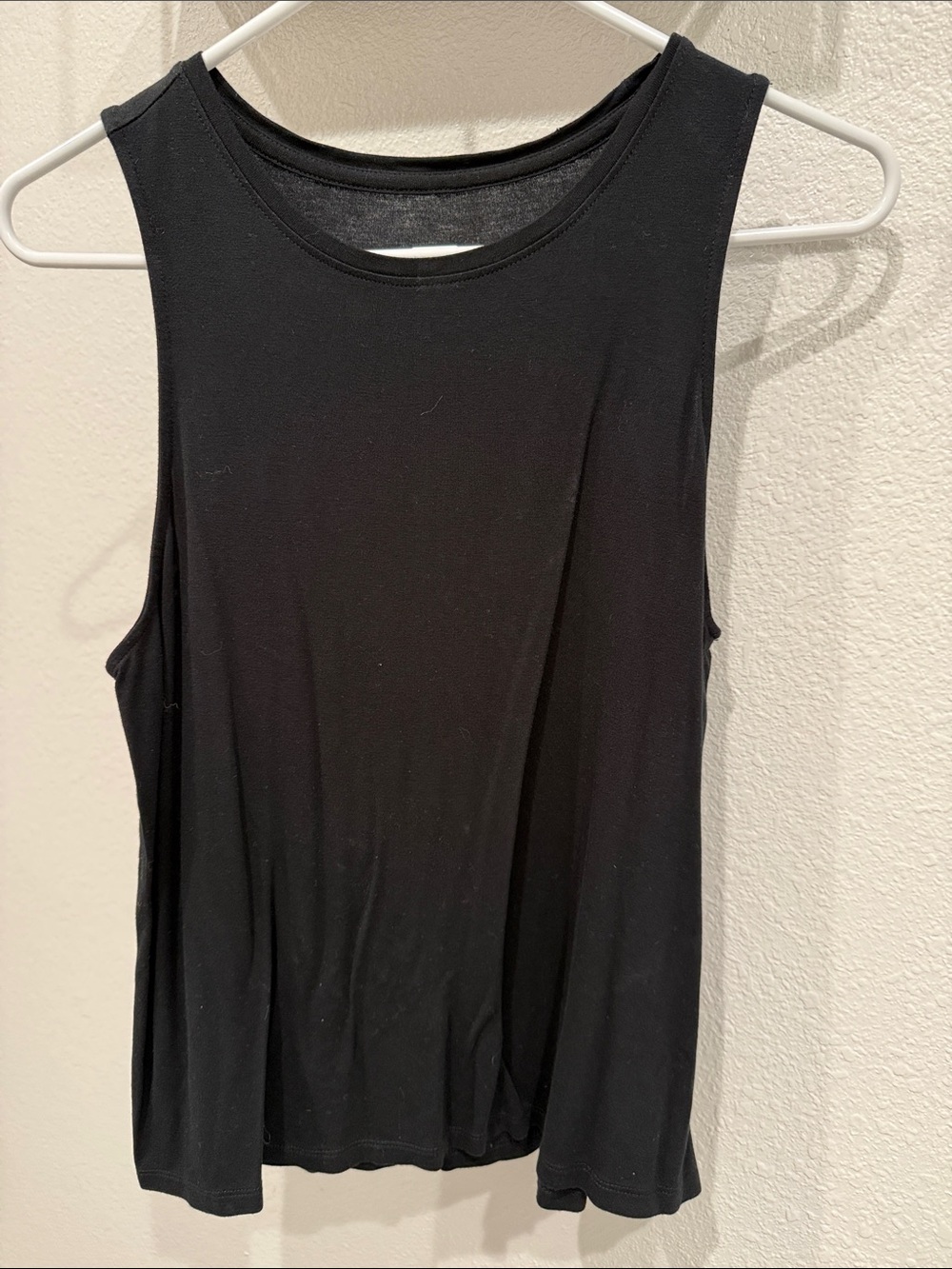 Women’s Black Sleeveless Tank Top